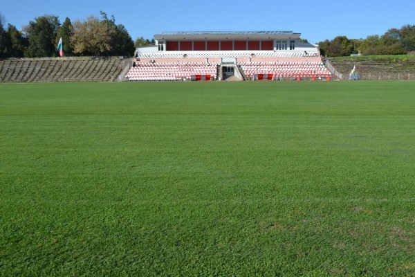 Нова оградна мрежа на стадион „Севтополис“