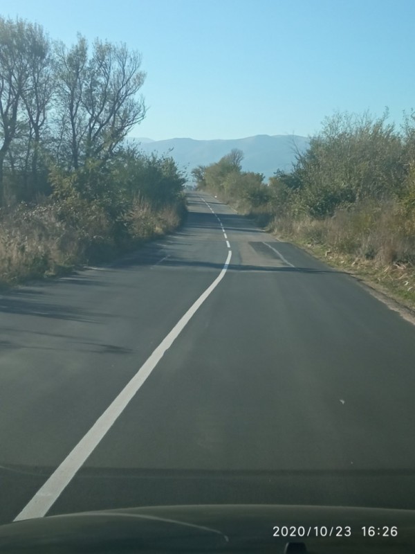 Завършва полагането на пътна маркировка за зимния сезон по междуселските пътища в Общината