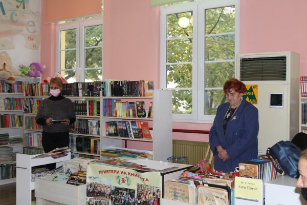 Залите на библиотеката вече с имена на казанлъшки будители