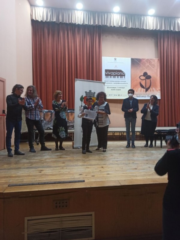 Награди, поздравления и аплодисменти за талантите от клавирния клас на Елена Юлиянова