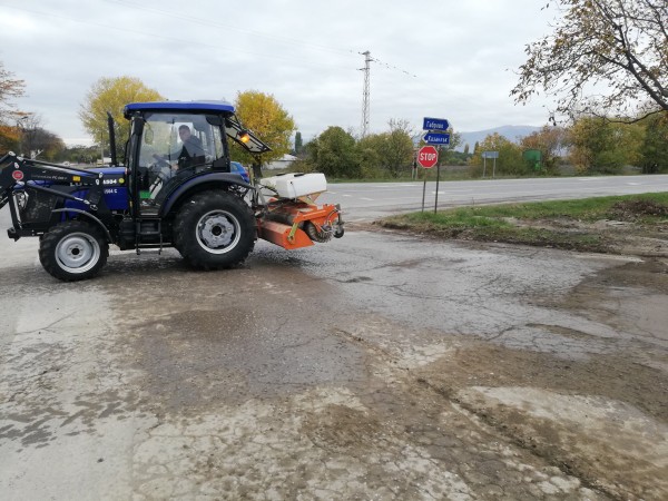 Почистиха възлово кръстовище край Крън