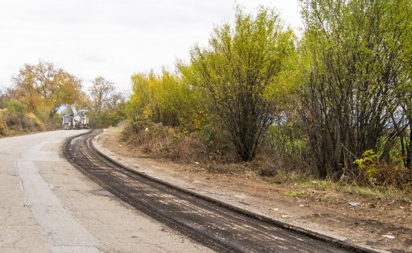 Започна ремонтът на пътя Горно Сахране - Павел баня 