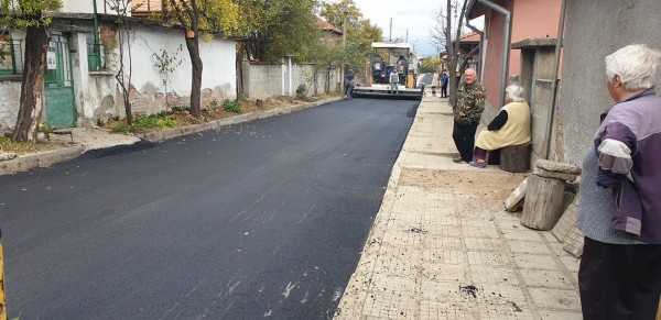 Нова водопроводна система и нова асфалтова настилка на улица в Розово