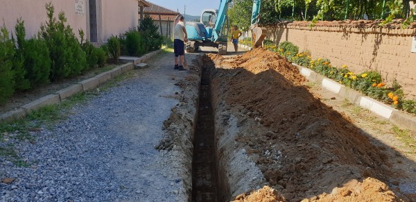 Нова водопроводна система и нова асфалтова настилка на улица в Розово