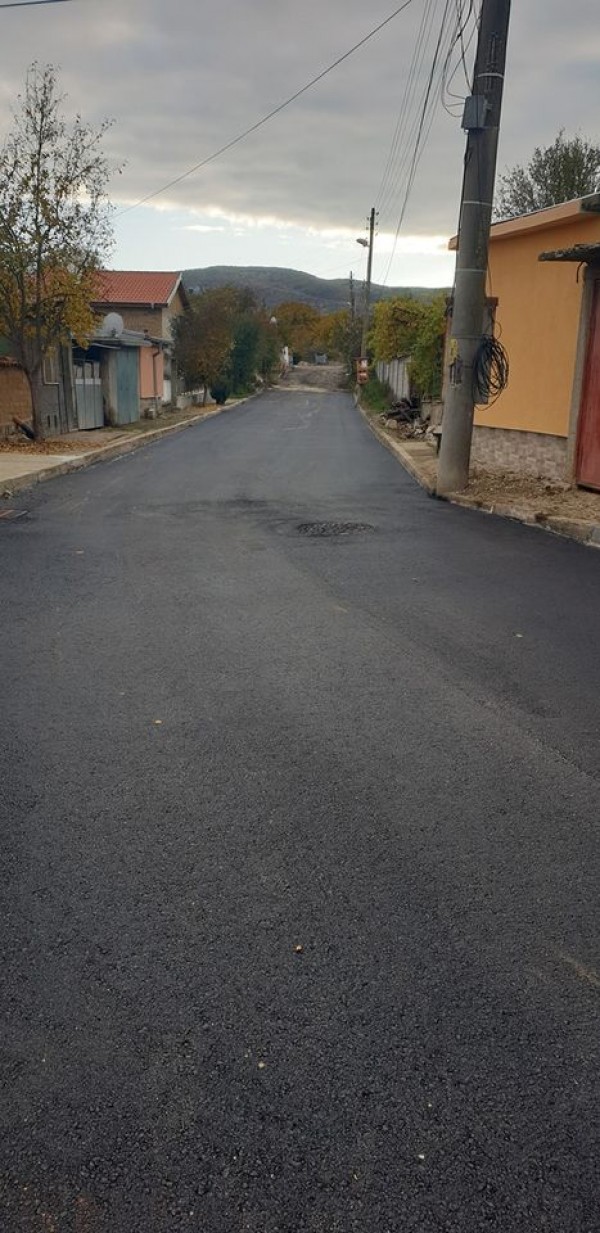 Нова водопроводна система и нова асфалтова настилка на улица в Розово