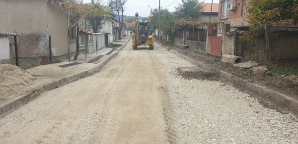 Нова водопроводна система и нова асфалтова настилка на улица в Розово