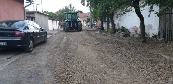 Нова водопроводна система и нова асфалтова настилка на улица в Розово
