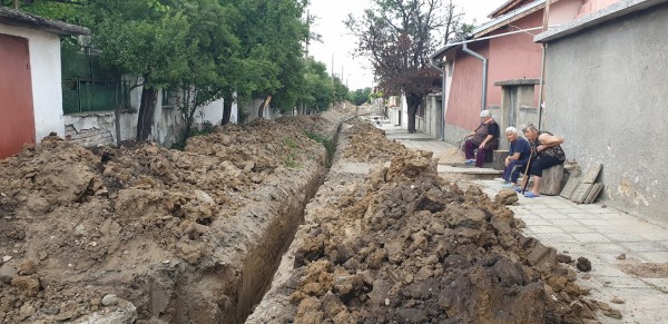 Нова водопроводна система и нова асфалтова настилка на улица в Розово