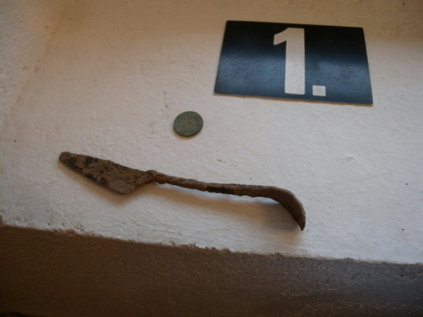 Криминалисти откриха средновековни предмети в домовете на трима иманяри