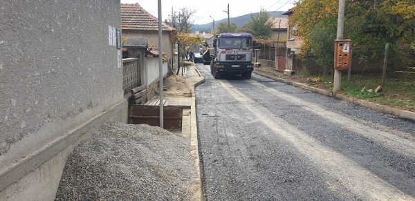 Нова водопроводна система и нова асфалтова настилка на улица в Розово