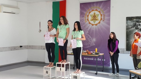 Казанлъчанки с медали от държавното първенство по йога