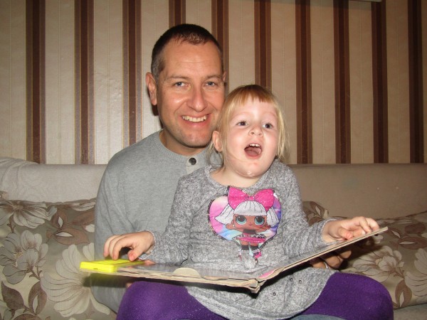 102 снимки събра онлайн конкурса “Аз и татко“