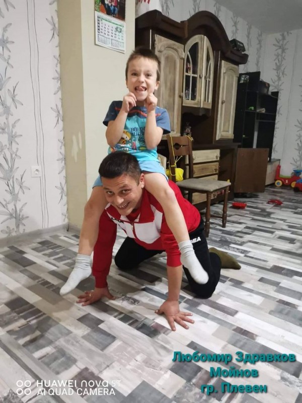 102 снимки събра онлайн конкурса “Аз и татко“