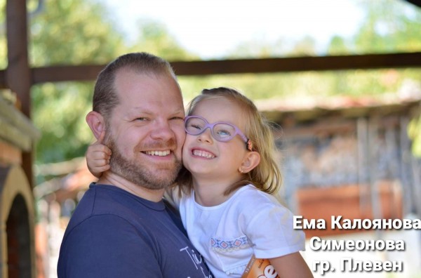 102 снимки събра онлайн конкурса “Аз и татко“