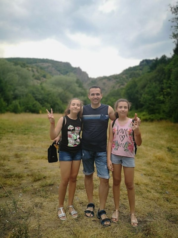 102 снимки събра онлайн конкурса “Аз и татко“