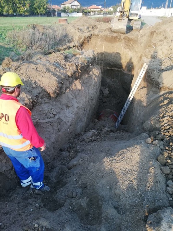 Работата по канализацията в Крън продължава усилено и без прекъсване