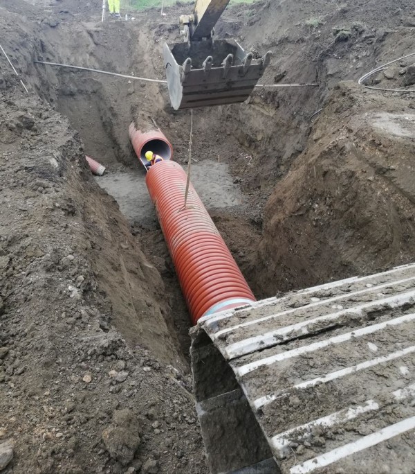 Работата по канализацията в Крън продължава усилено и без прекъсване