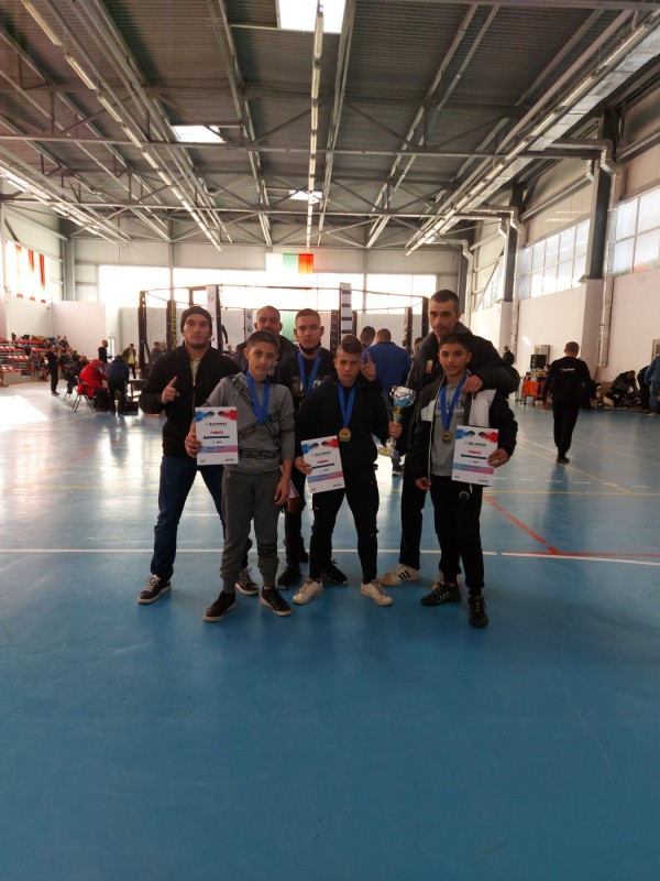 Три шампионски титли и отборна купа грабнаха състезателите на Аргус ММА