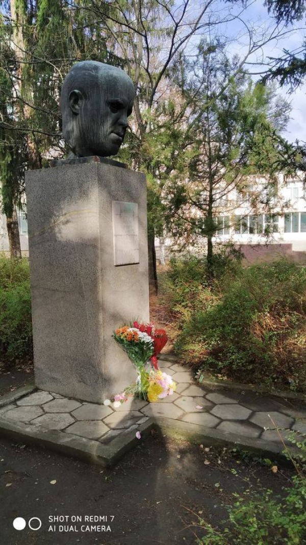 Гимназия “Акад. Петко Стайнов“ чества днес своя патронен празник