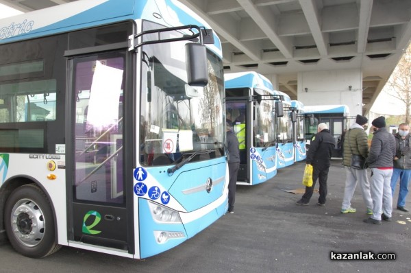 Бъдещите шофьори на новите електробуси започнаха своето обучение