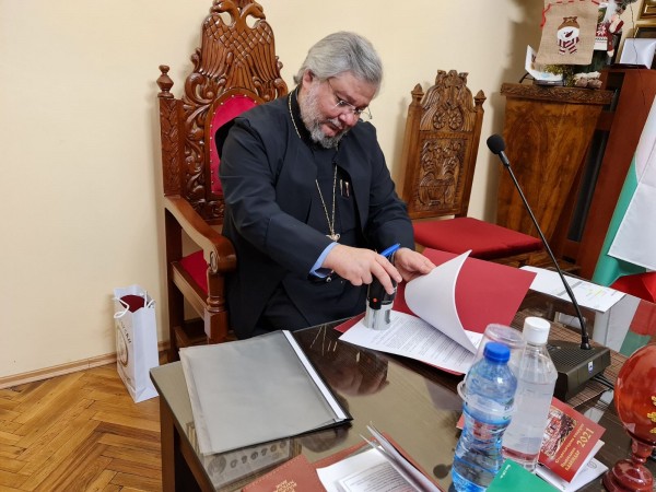 Подписаха договорът за ремонта на камбанарията в Шипченския манастир