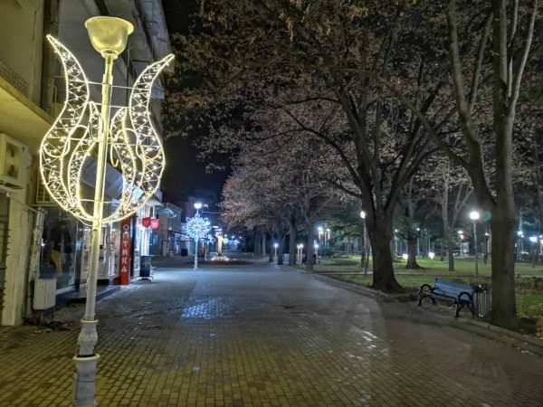 Засияха коледните светлини в Казанлък