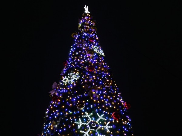 Засияха коледните светлини в Казанлък