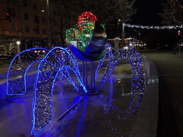 Засияха коледните светлини в Казанлък