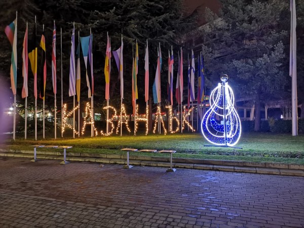 Засияха коледните светлини в Казанлък