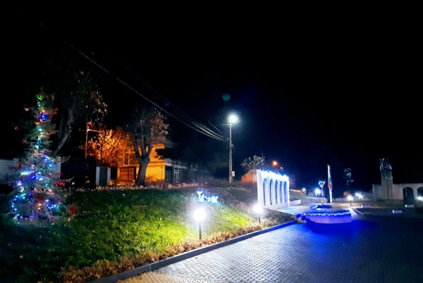 Град Шипка засия в Коледна премяна