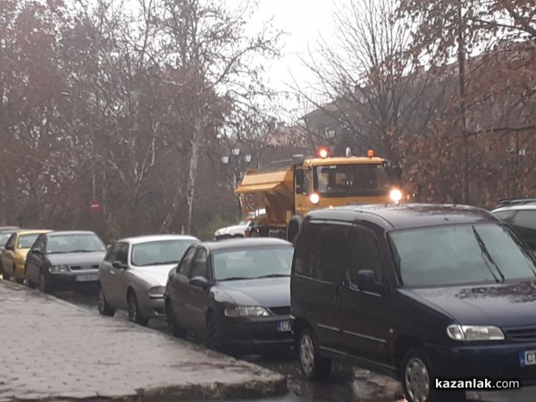 Снегорин удари Поло на кръстовището до Зеления мост