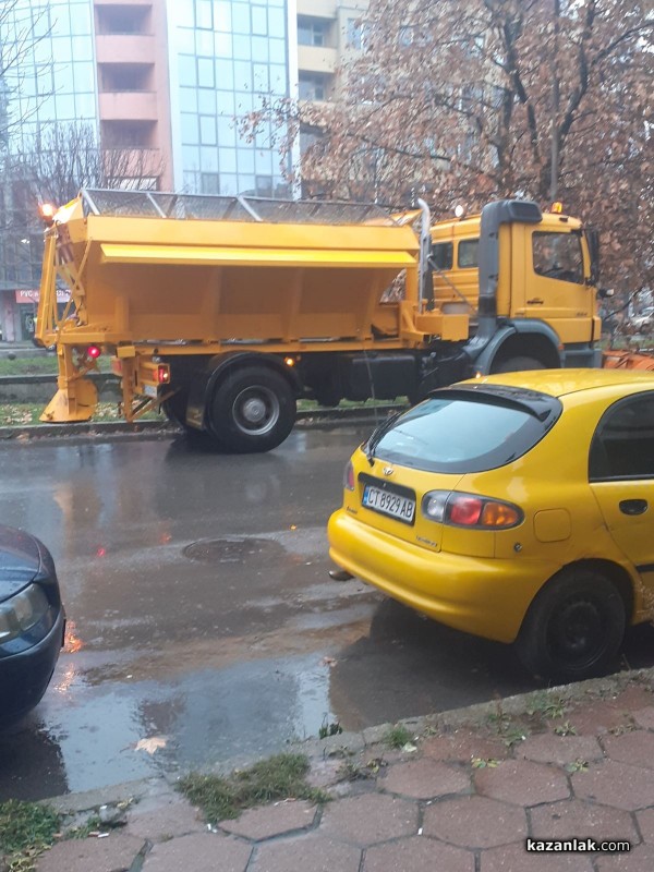 Снегорин удари Поло на кръстовището до Зеления мост