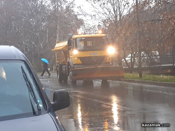 Снегорин удари Поло на кръстовището до Зеления мост