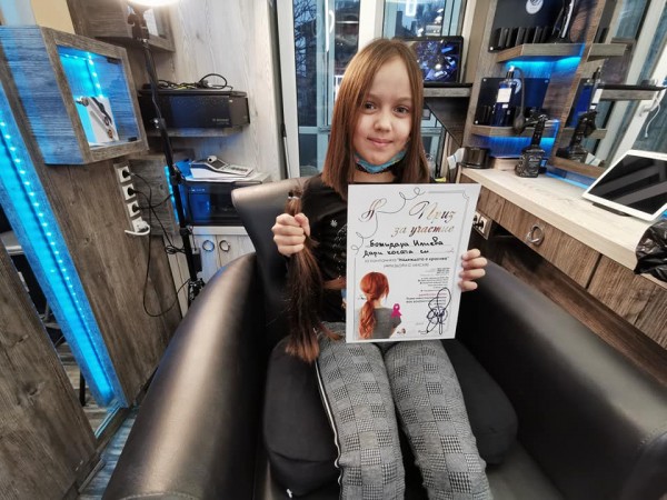 9-годишната Божидара дари косата си 