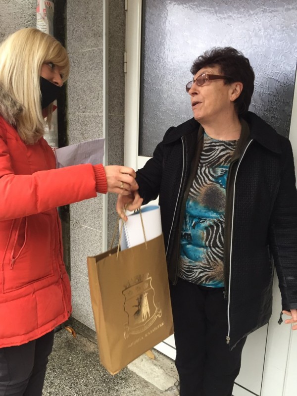 Община Казанлък поздравява златните двойки на Казанлък 2020