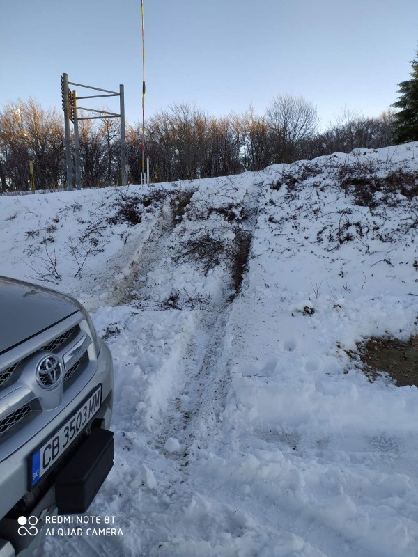 Служители на ветропарка към дрифтъри и офроудъри: Какво е удоволствието да се подиграеш с труда на другите?/ Видео