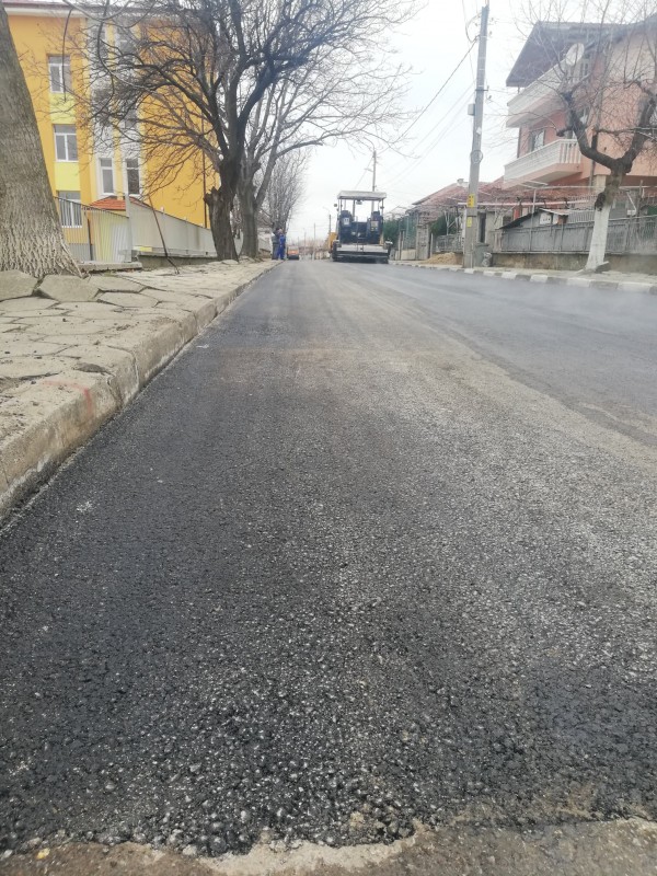 Ул. “Кирил и Методий“ в Крън с нов асфалт