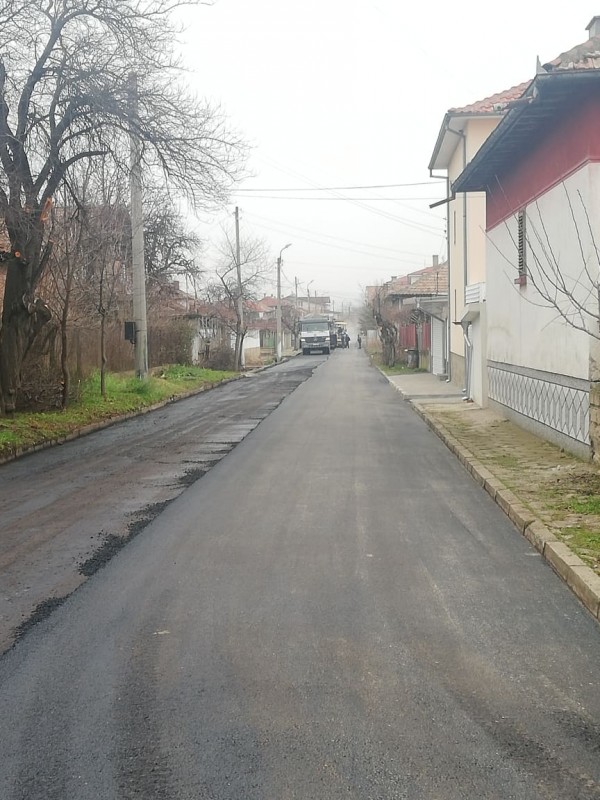 Ул. “Кирил и Методий“ в Крън с нов асфалт
