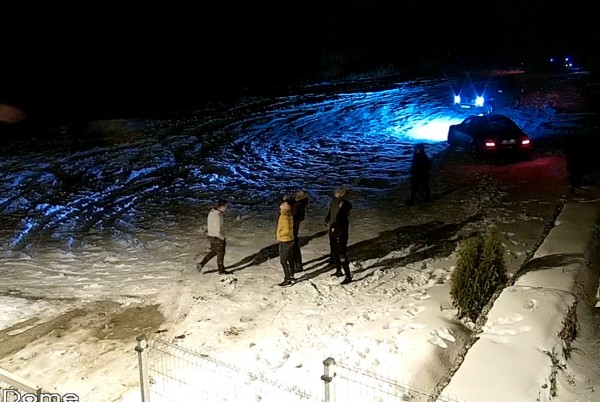 Служители на ветропарка към дрифтъри и офроудъри: Какво е удоволствието да се подиграеш с труда на другите?/ Видео