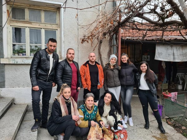 За Коледа, “Помогни в нужда“ зарадва над 60 семейства и самотно живеещи
