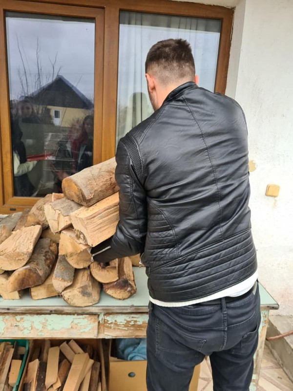 За Коледа, “Помогни в нужда“ зарадва над 60 семейства и самотно живеещи