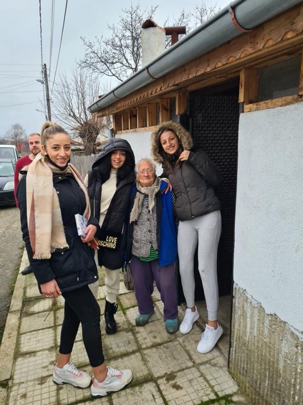 За Коледа, “Помогни в нужда“ зарадва над 60 семейства и самотно живеещи