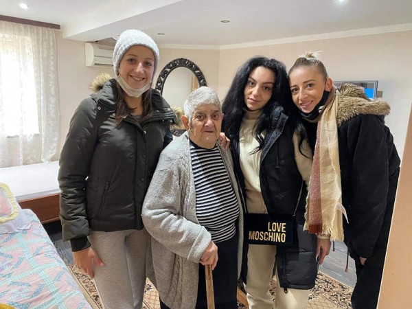 За Коледа, “Помогни в нужда“ зарадва над 60 семейства и самотно живеещи