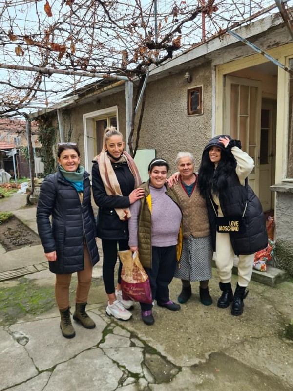 За Коледа, “Помогни в нужда“ зарадва над 60 семейства и самотно живеещи