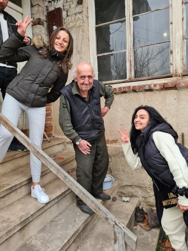 За Коледа, “Помогни в нужда“ зарадва над 60 семейства и самотно живеещи