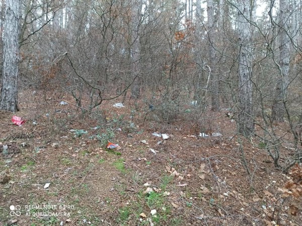 Служителите на Екоконтрол почистиха къщичката край яз.Копринка