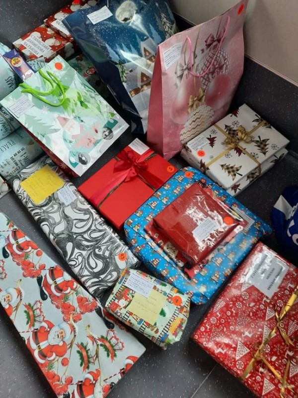 Дядо Коледа донесе подаръците на децата, които му написаха писмо със своите желания