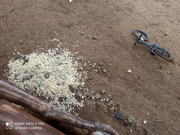 Служителите на Екоконтрол почистиха къщичката край яз.Копринка