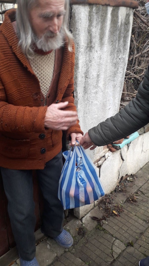 Кметство Шипка отново подкрепи самотноживеещи възрастни хора за Коледа