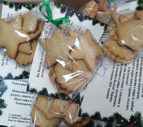 Коледни изненади от Кмета на Казанлък за възрастните хора в домовете